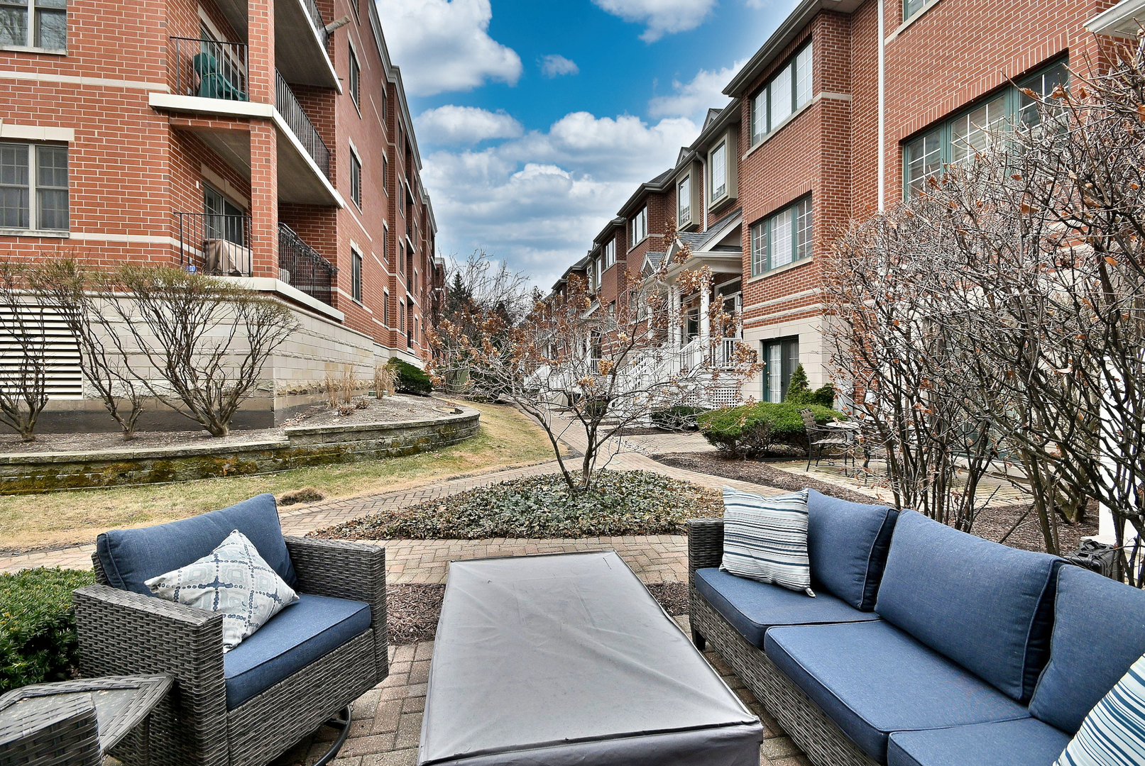 142 W 3rd Street #142, Elmhurst, IL 60126