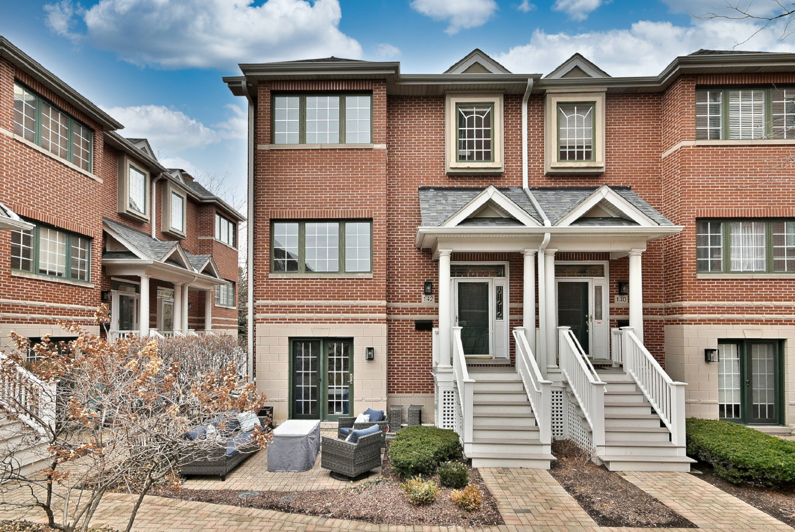 142 W 3rd Street #142, Elmhurst, IL 60126