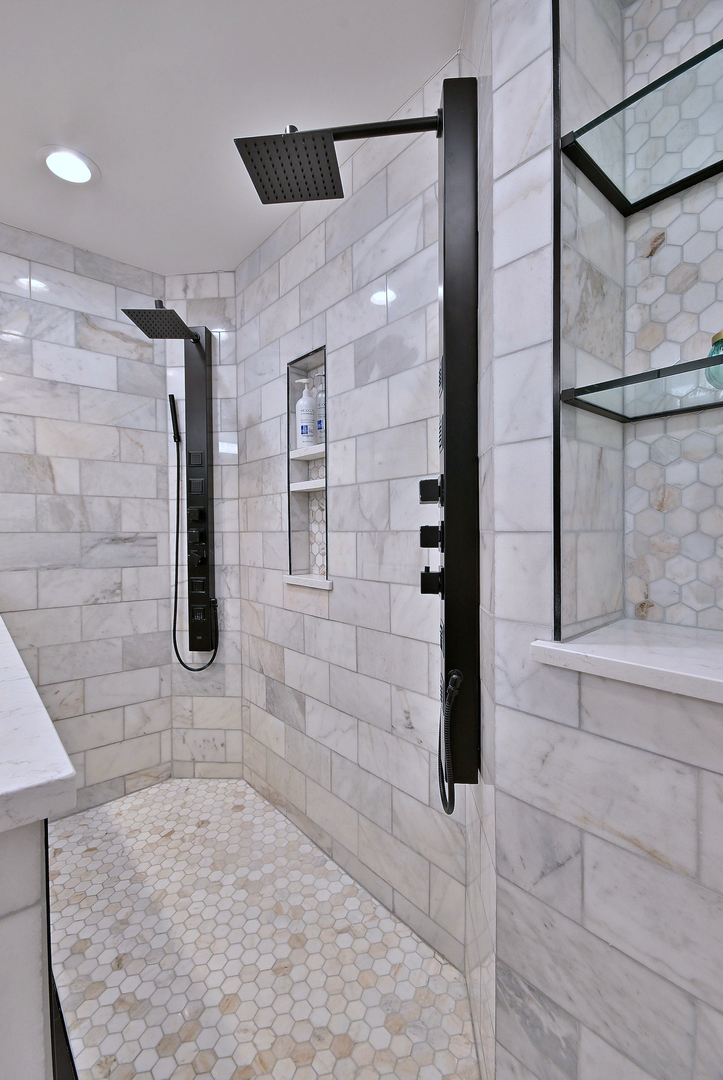 142 W 3rd Street #142, Elmhurst, IL 60126