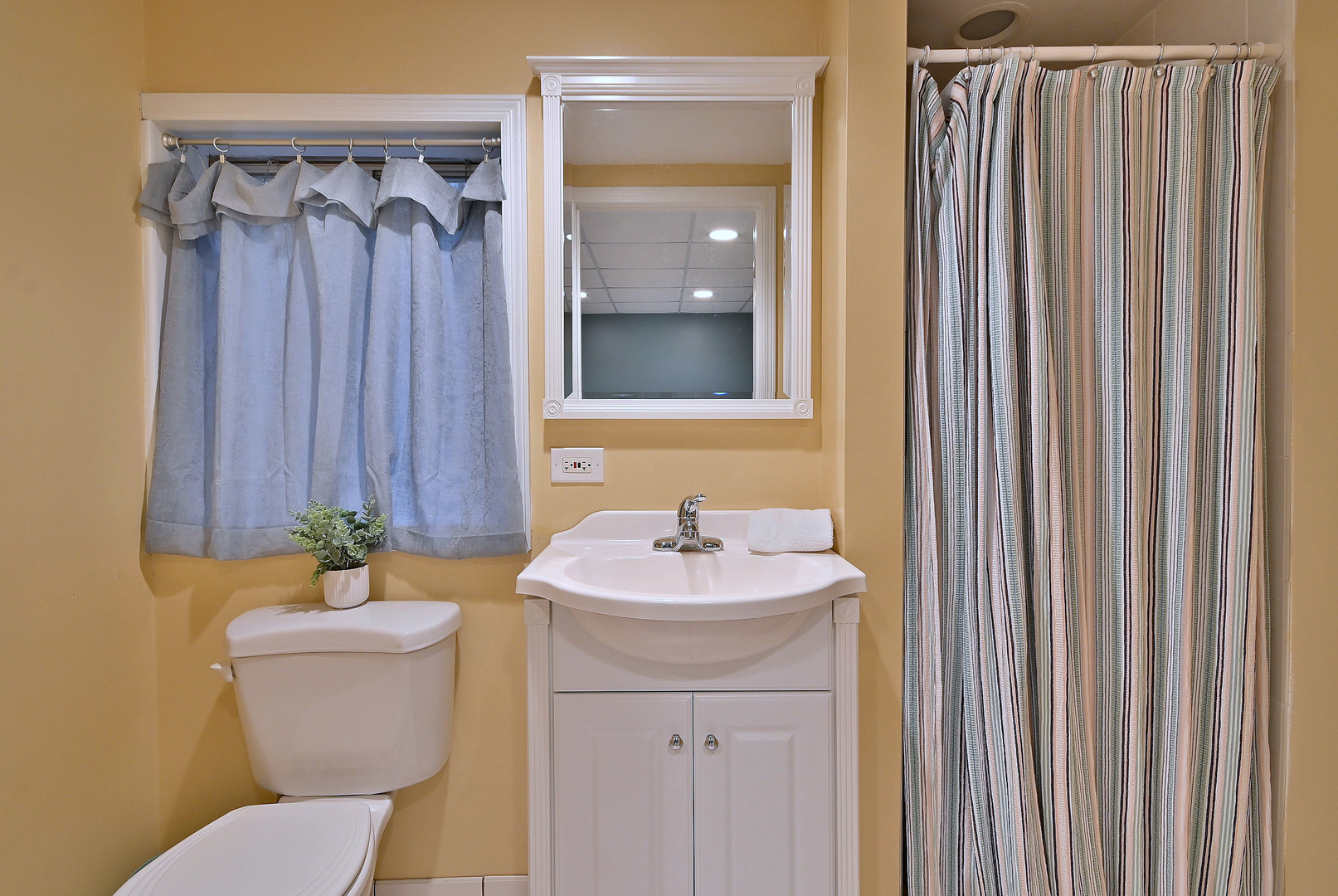 142 W 3rd Street #142, Elmhurst, IL 60126