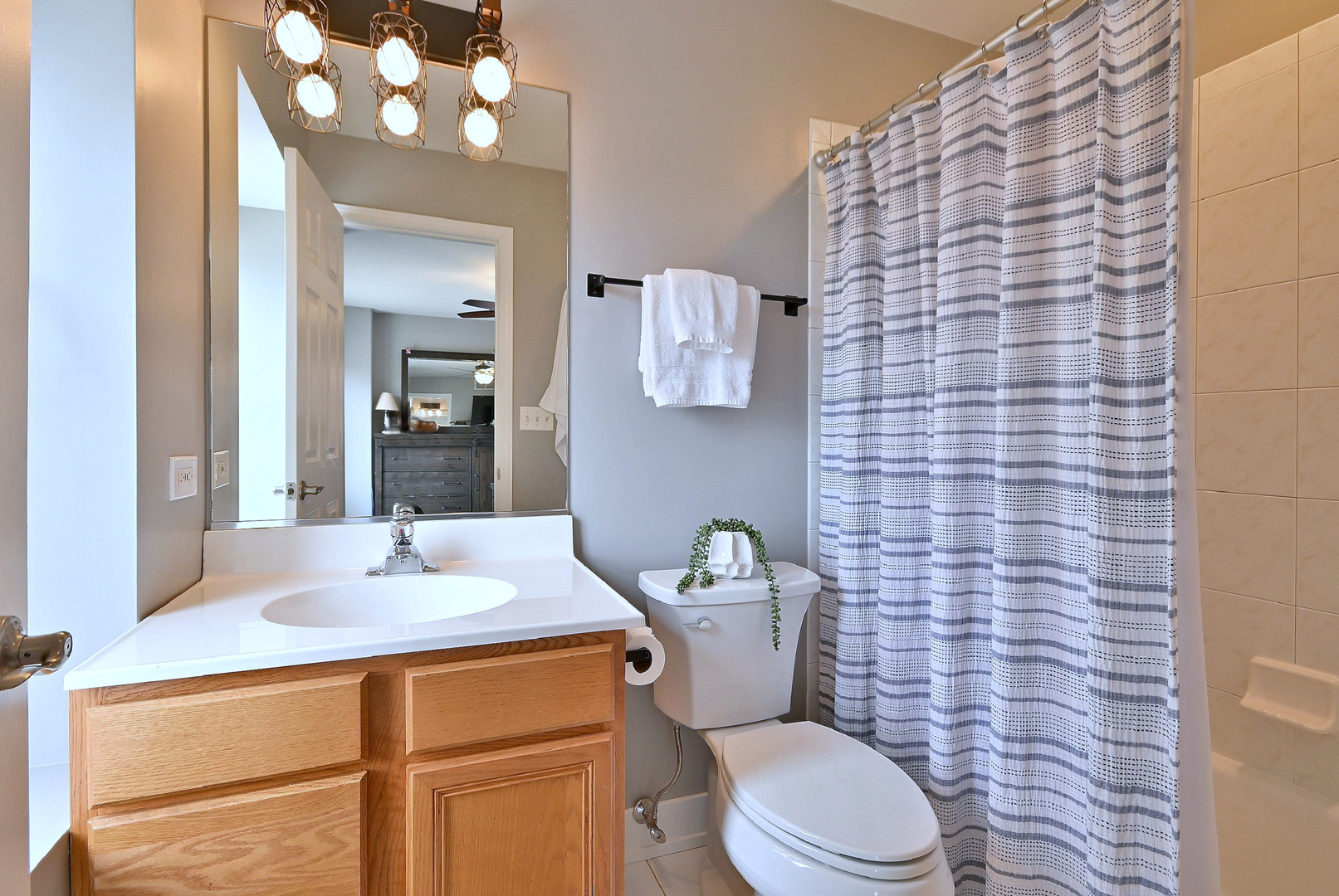 142 W 3rd Street #142, Elmhurst, IL 60126