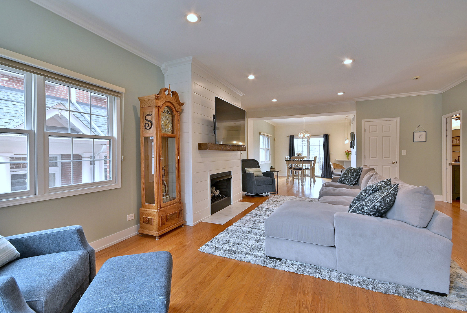 142 W 3rd Street #142, Elmhurst, IL 60126