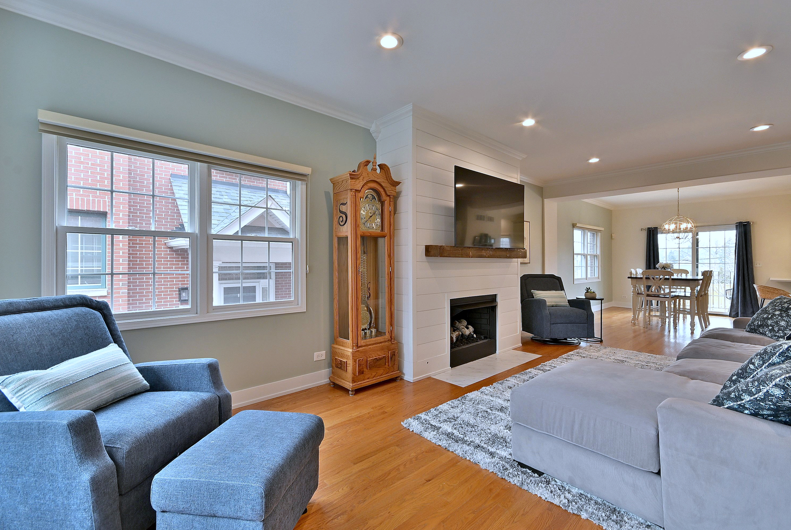 142 W 3rd Street #142, Elmhurst, IL 60126