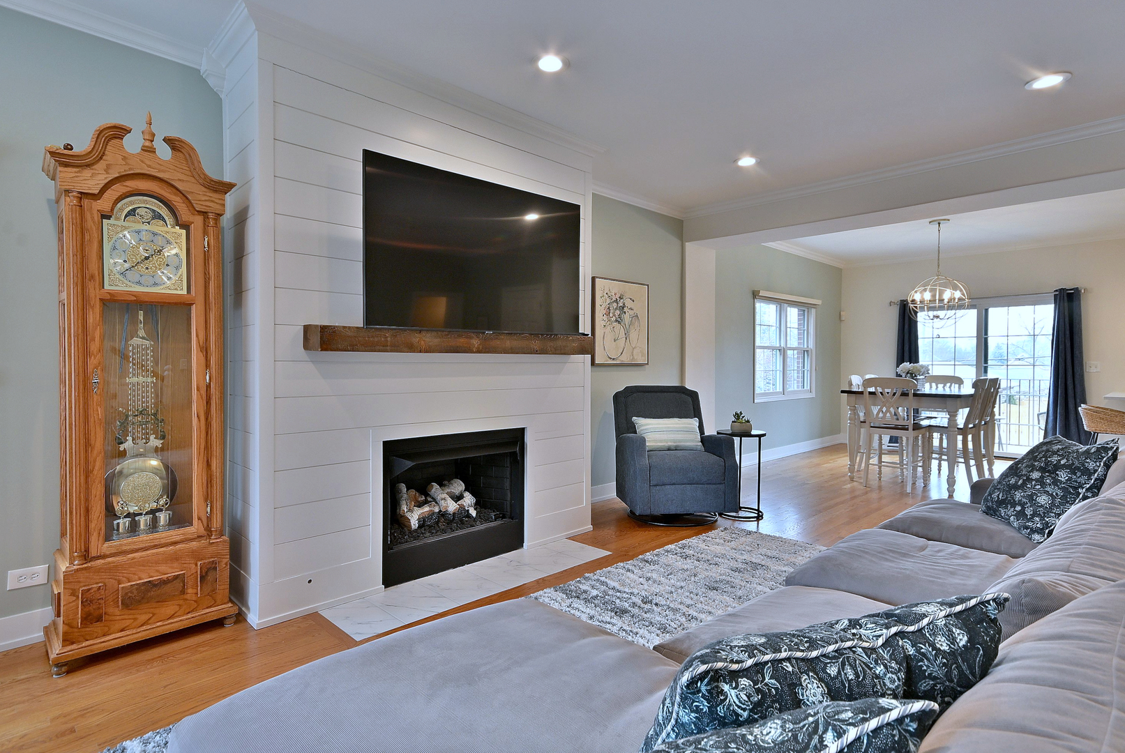 142 W 3rd Street #142, Elmhurst, IL 60126