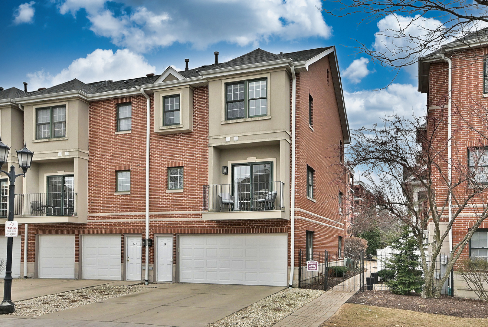 142 W 3rd Street #142, Elmhurst, IL 60126