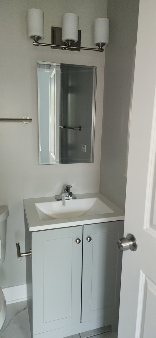 1023 E 45th Street #2, Chicago, IL 60653