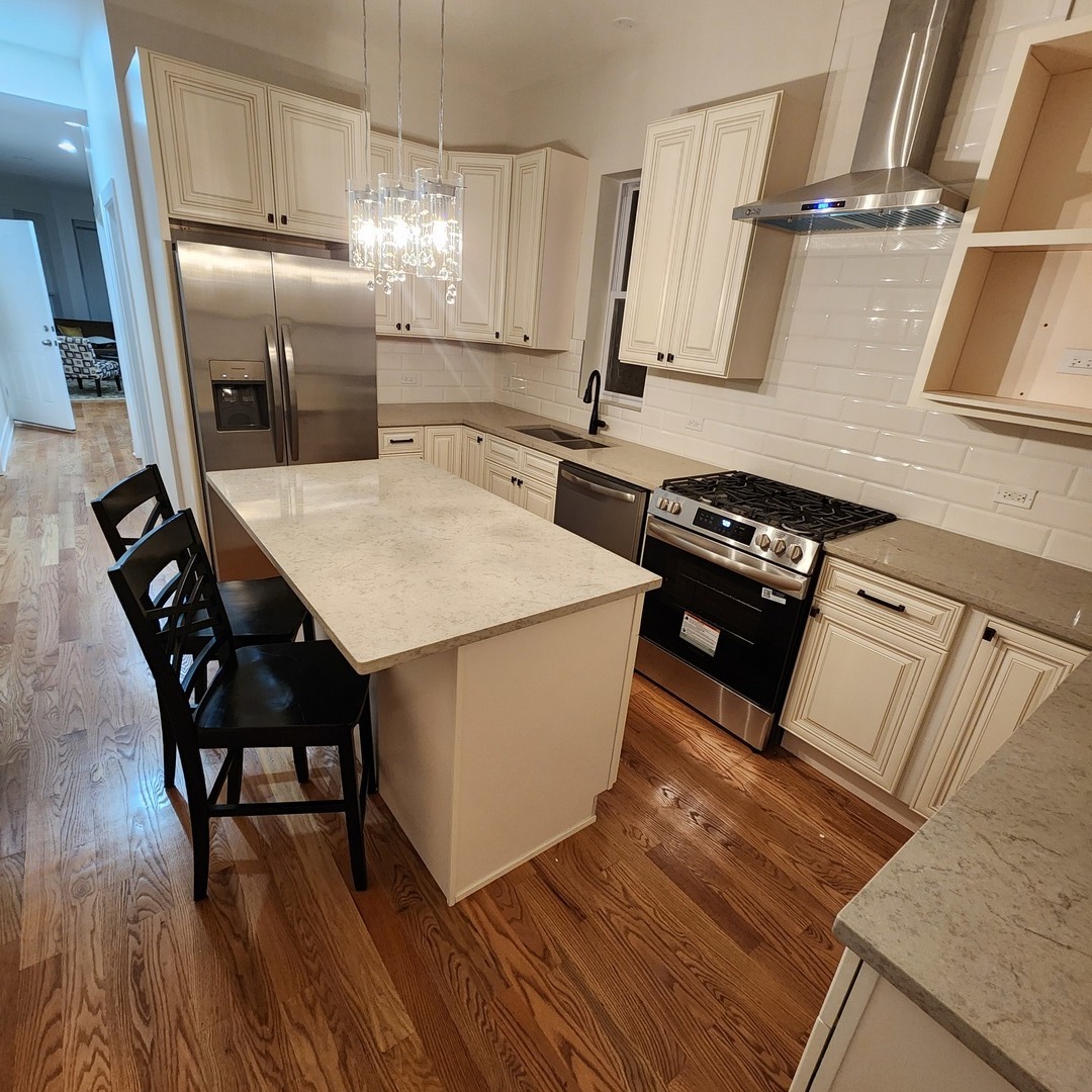 6350 S Champlain Avenue, Chicago, IL 60637