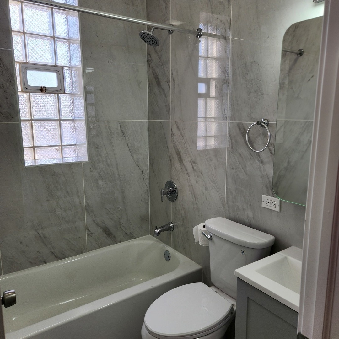 6350 S Champlain Avenue, Chicago, IL 60637