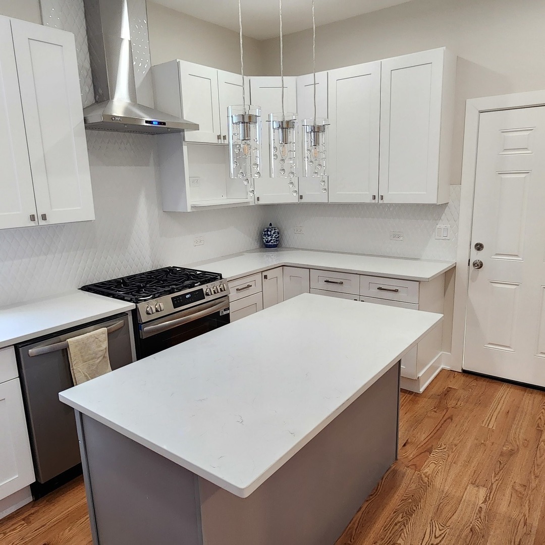 6350 S Champlain Avenue, Chicago, IL 60637