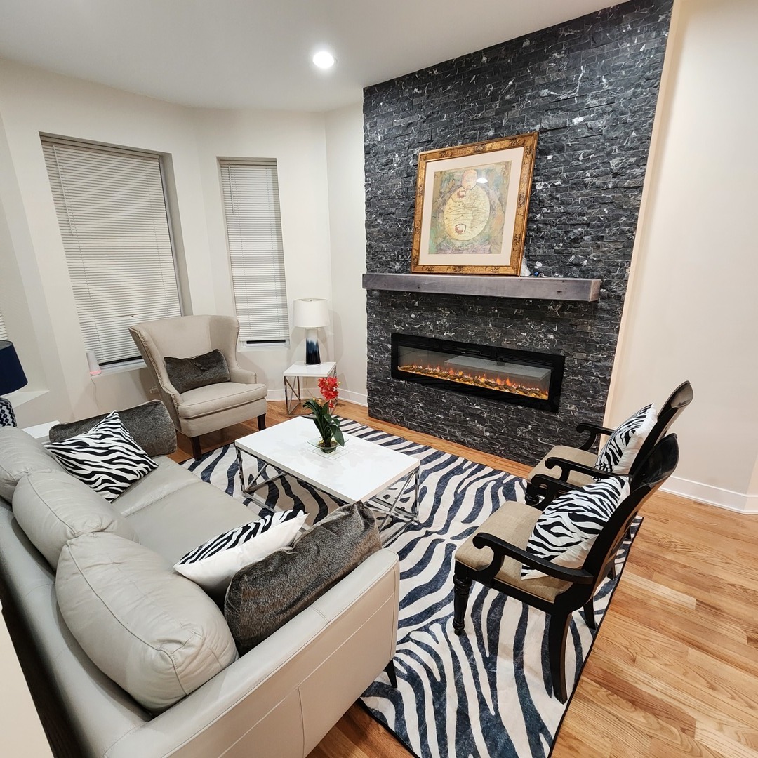 6350 S Champlain Avenue, Chicago, IL 60637