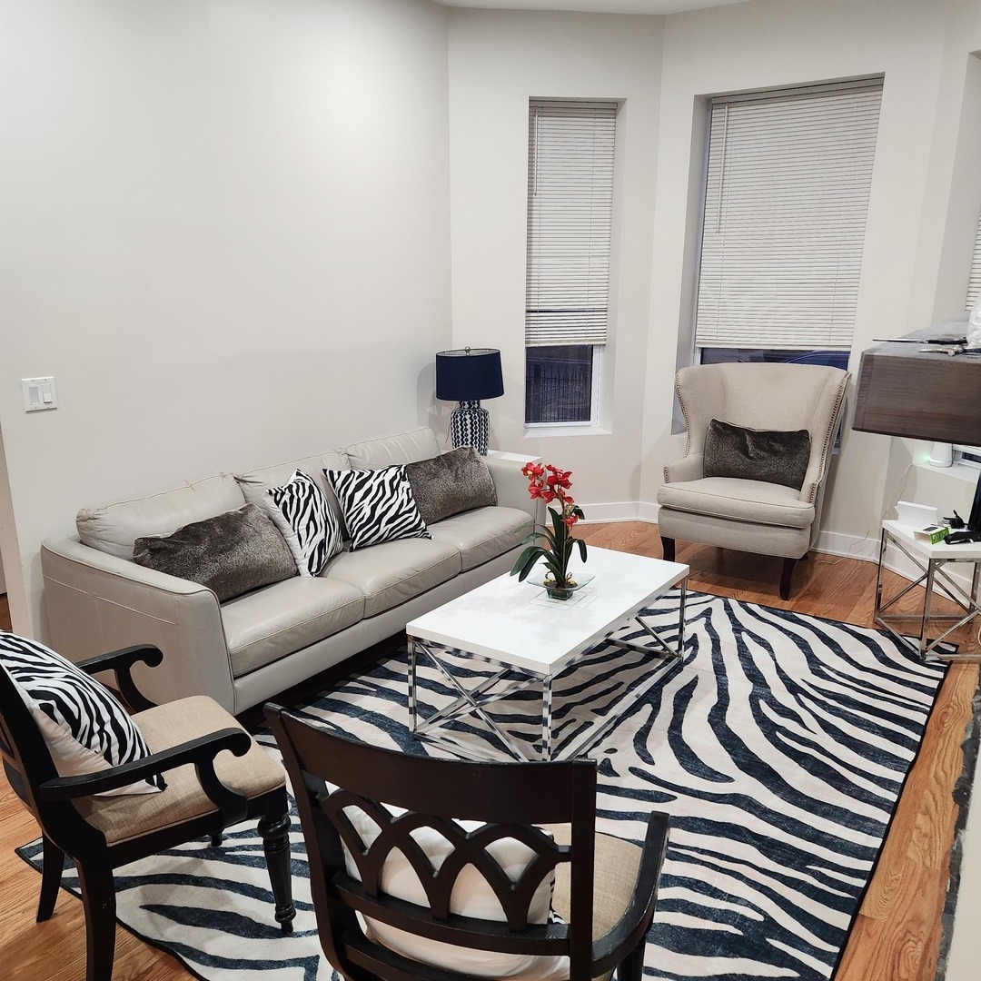 6350 S Champlain Avenue, Chicago, IL 60637