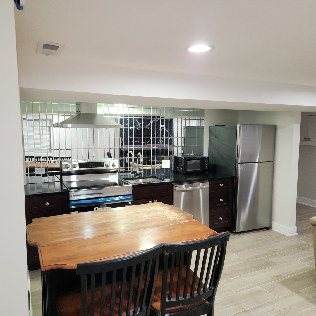 6350 S Champlain Avenue, Chicago, IL 60637