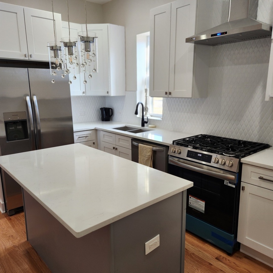 6350 S Champlain Avenue, Chicago, IL 60637