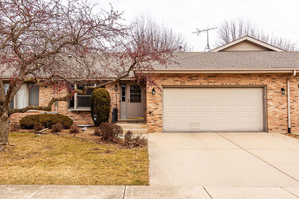 802 Eagle Creek Road, Elwood, IL 60421