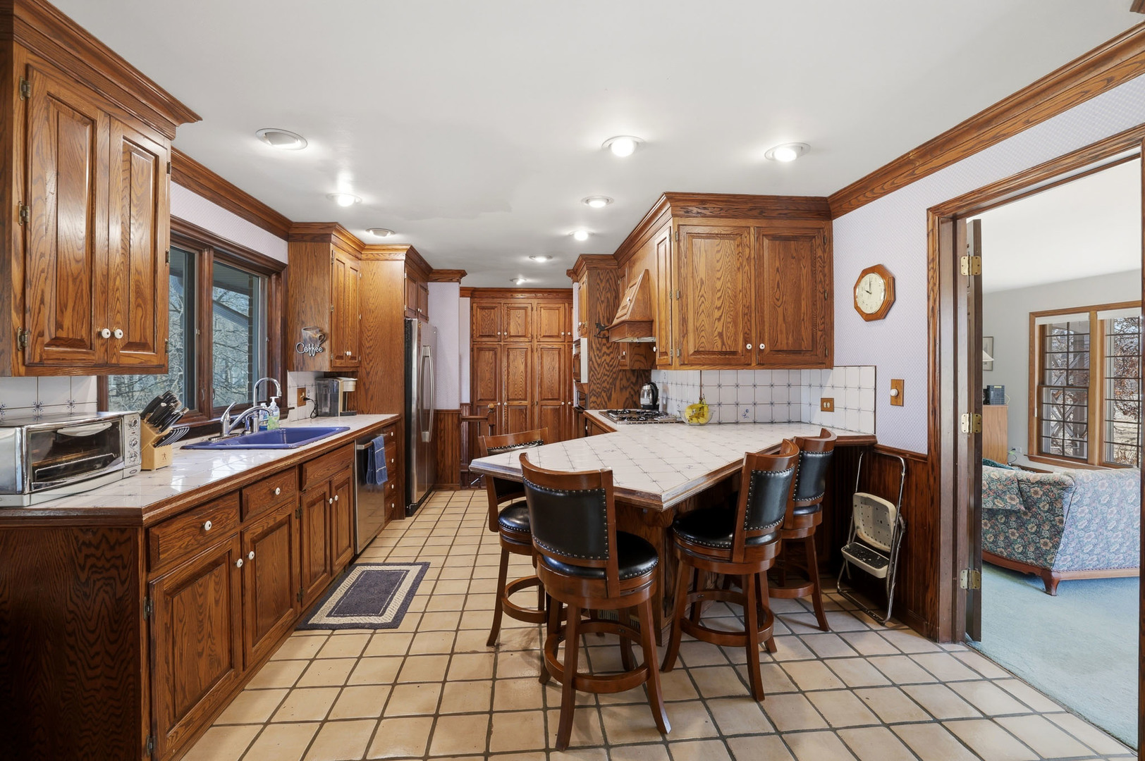 30W030 SCHICK Road, Bartlett, IL 60104