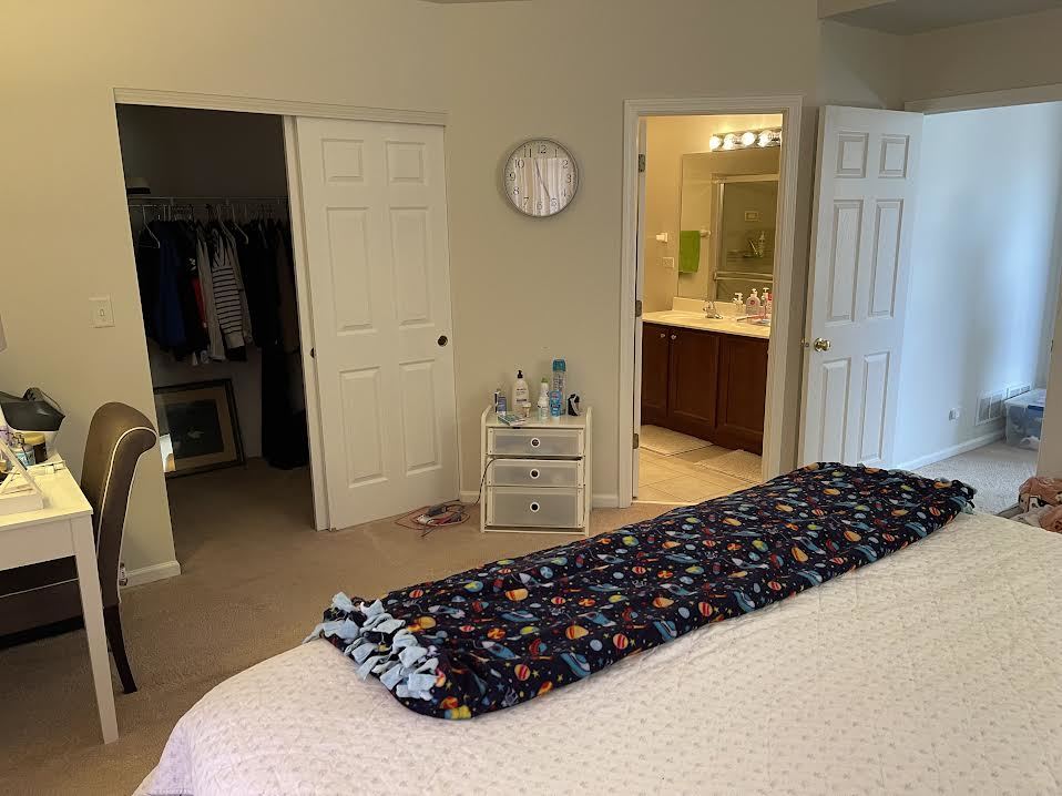 1040 N Claremont Drive, Palatine, IL 60074