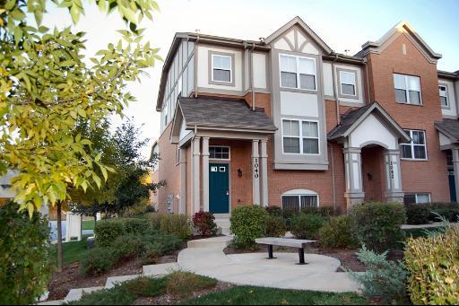 1040 N Claremont Drive, Palatine, IL 60074