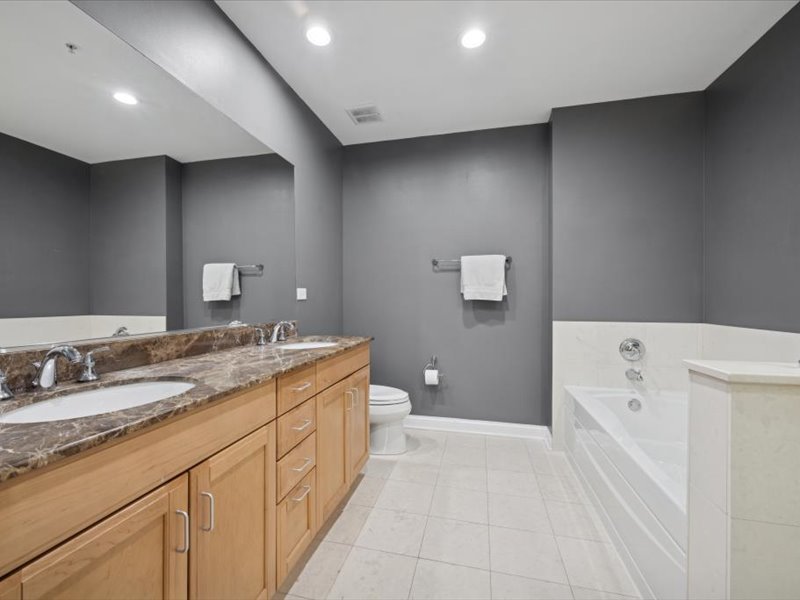 1000 Village Center Drive #405, Burr Ridge, IL 60527