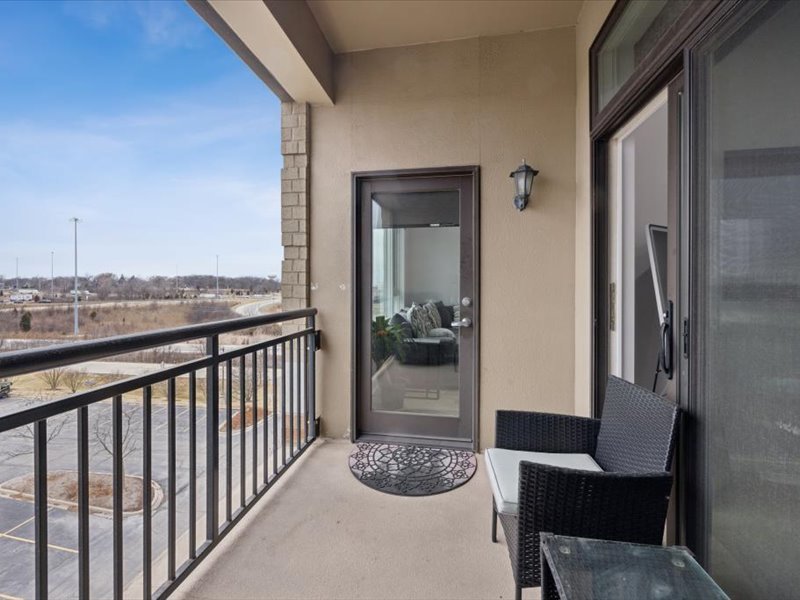 1000 Village Center Drive #405, Burr Ridge, IL 60527