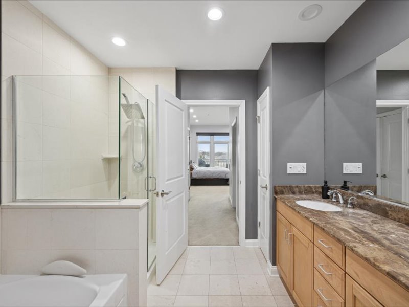 1000 Village Center Drive #405, Burr Ridge, IL 60527