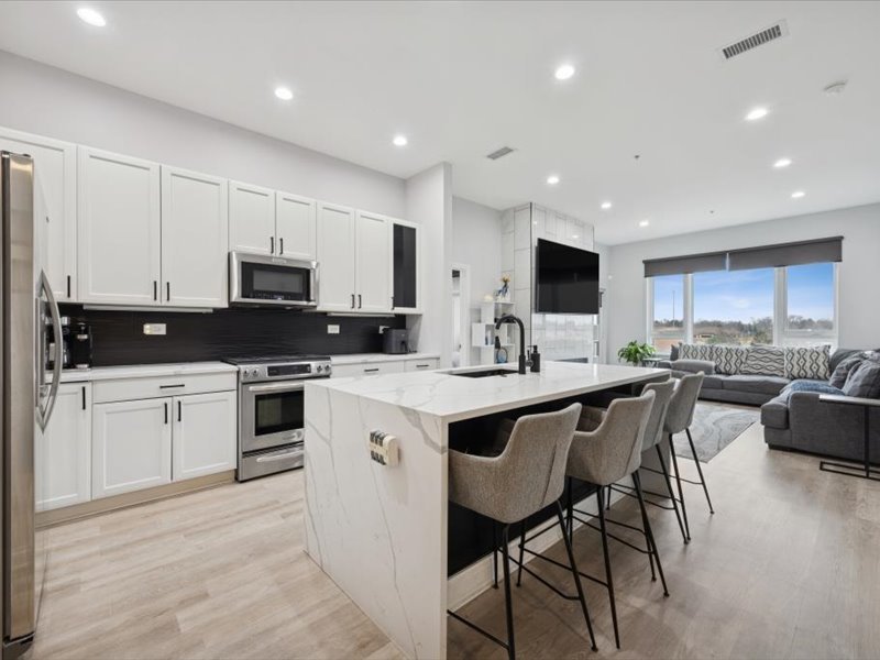 1000 Village Center Drive #405, Burr Ridge, IL 60527