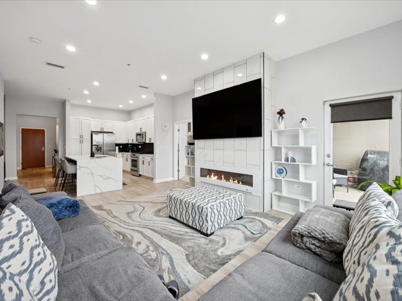 1000 Village Center Drive #405, Burr Ridge, IL 60527