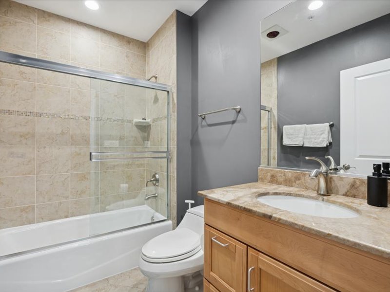 1000 Village Center Drive #405, Burr Ridge, IL 60527