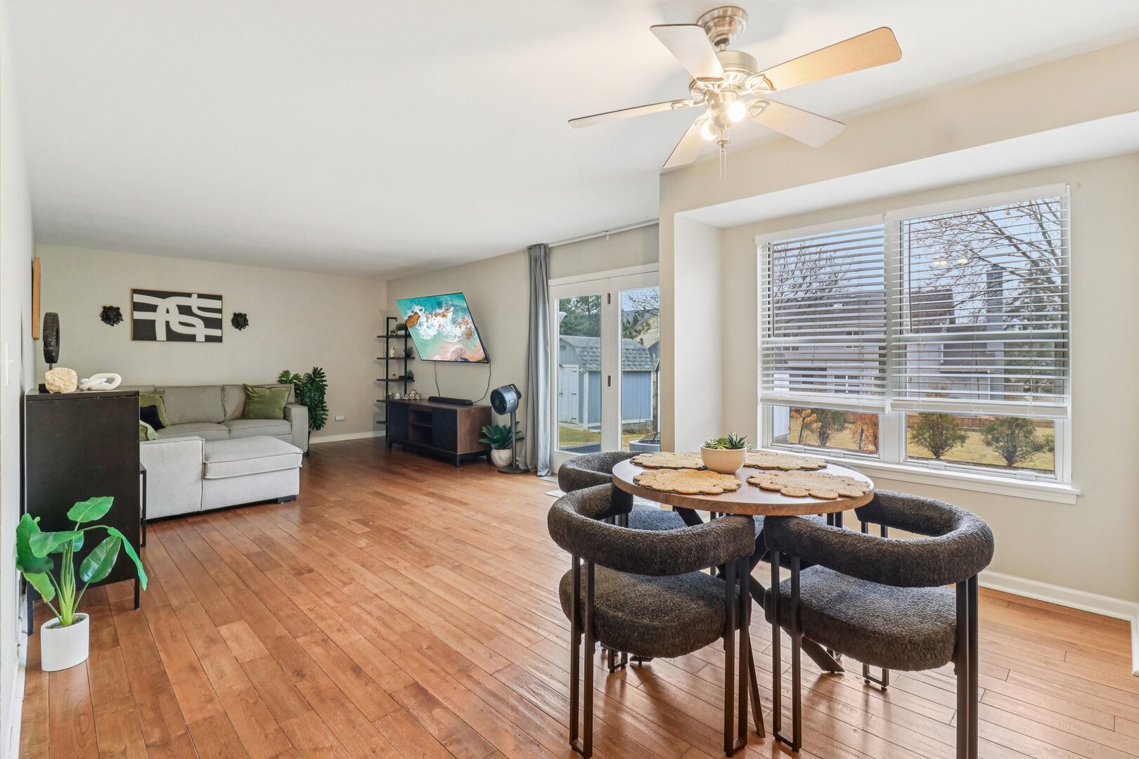 1653 Brighton Drive, Mundelein, IL 60060