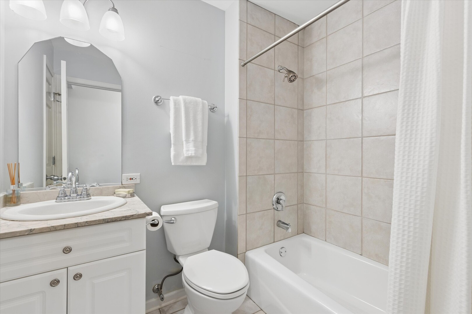 1520 N Hudson Avenue #3, Chicago, IL 60610