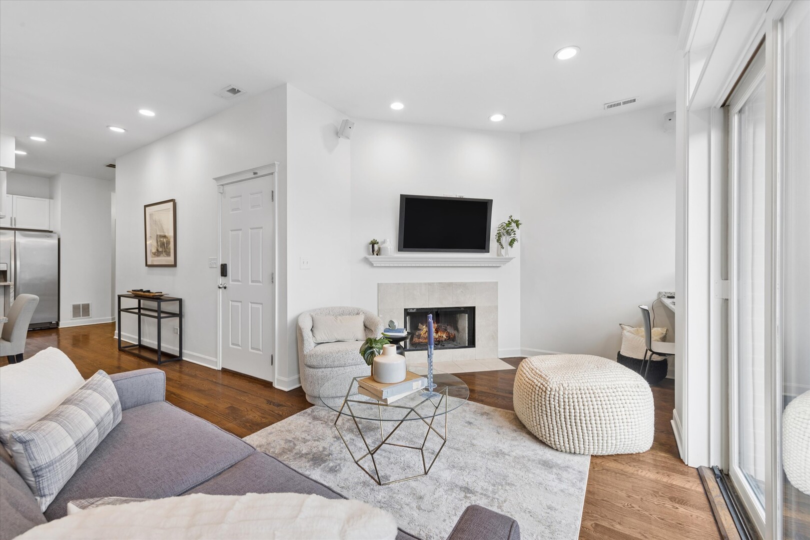 1520 N Hudson Avenue #3, Chicago, IL 60610