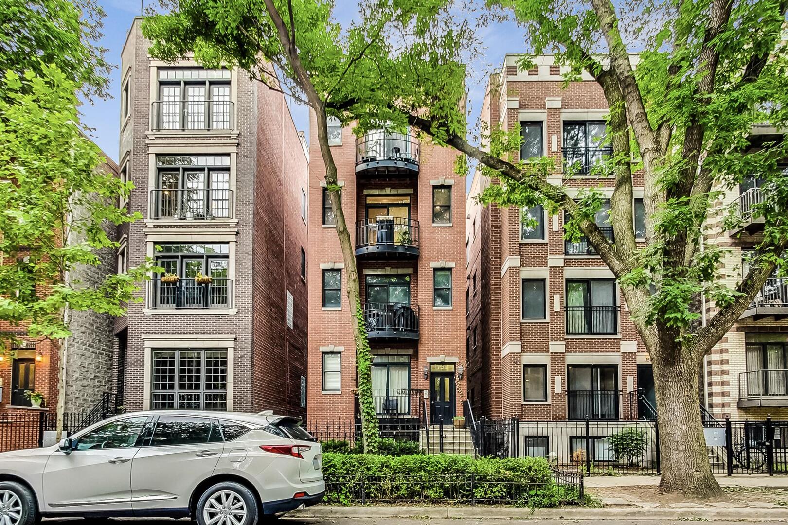 1520 N Hudson Avenue #3, Chicago, IL 60610