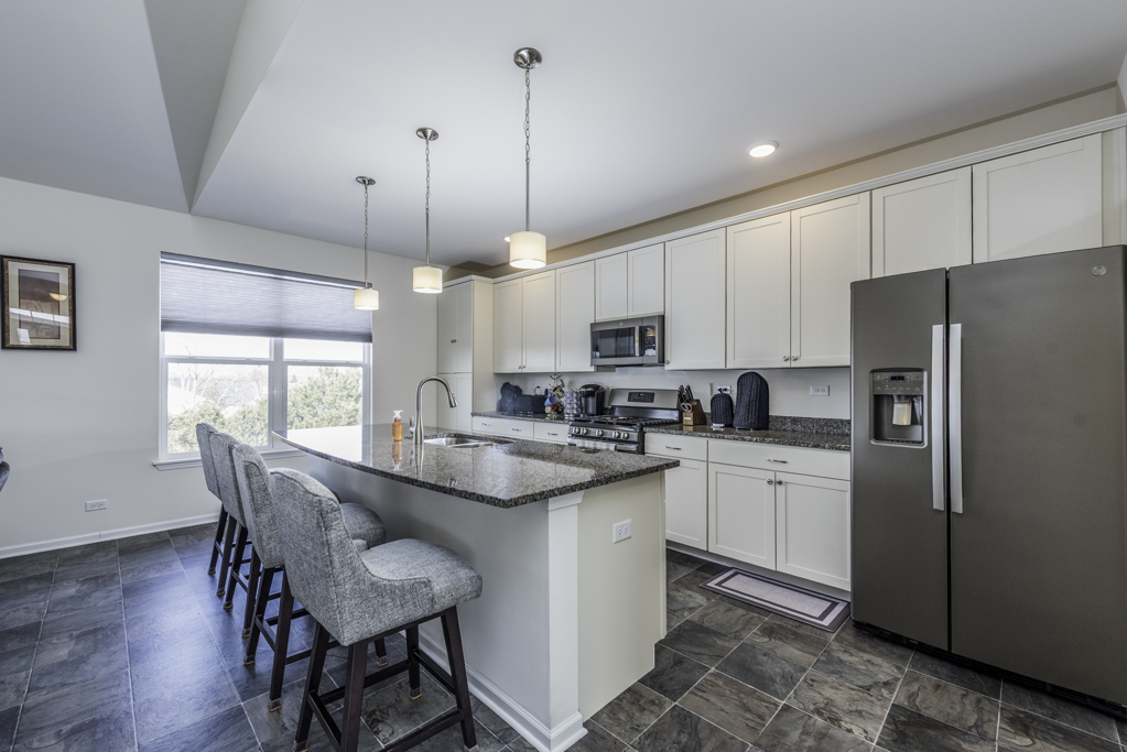 2214 Truman Trail, McHenry, IL 60051