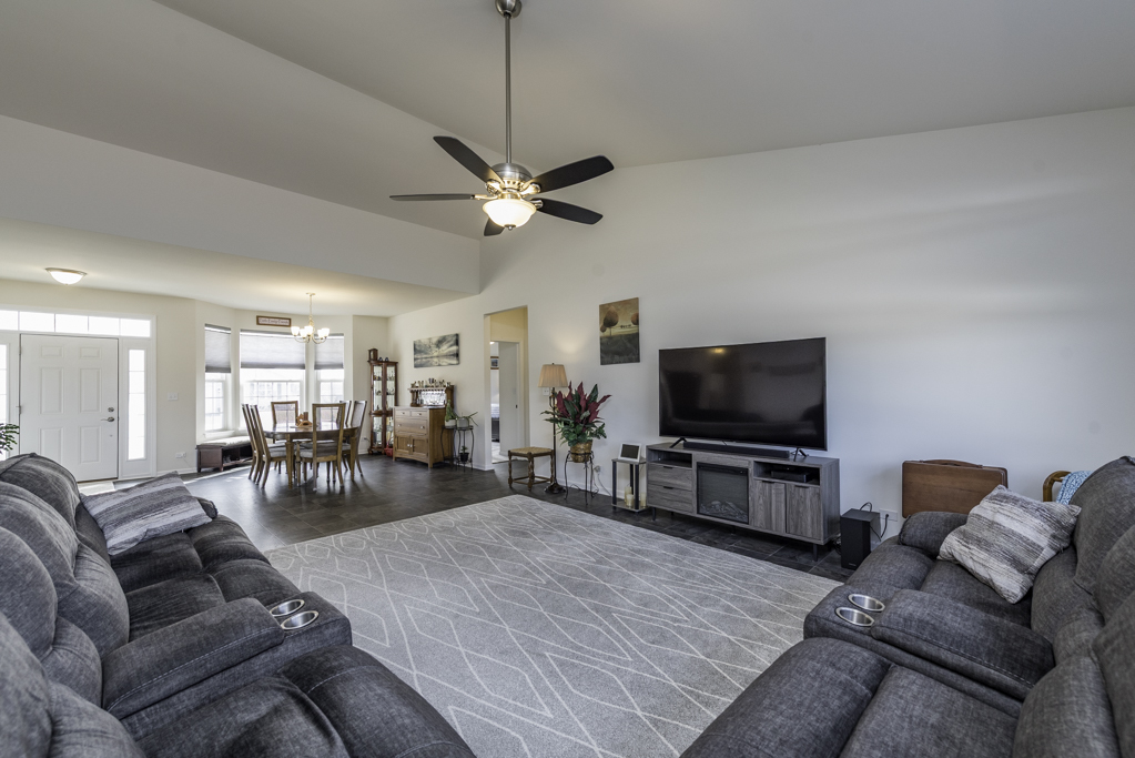 2214 Truman Trail, McHenry, IL 60051