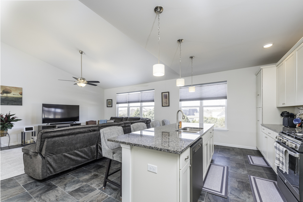 2214 Truman Trail, McHenry, IL 60051