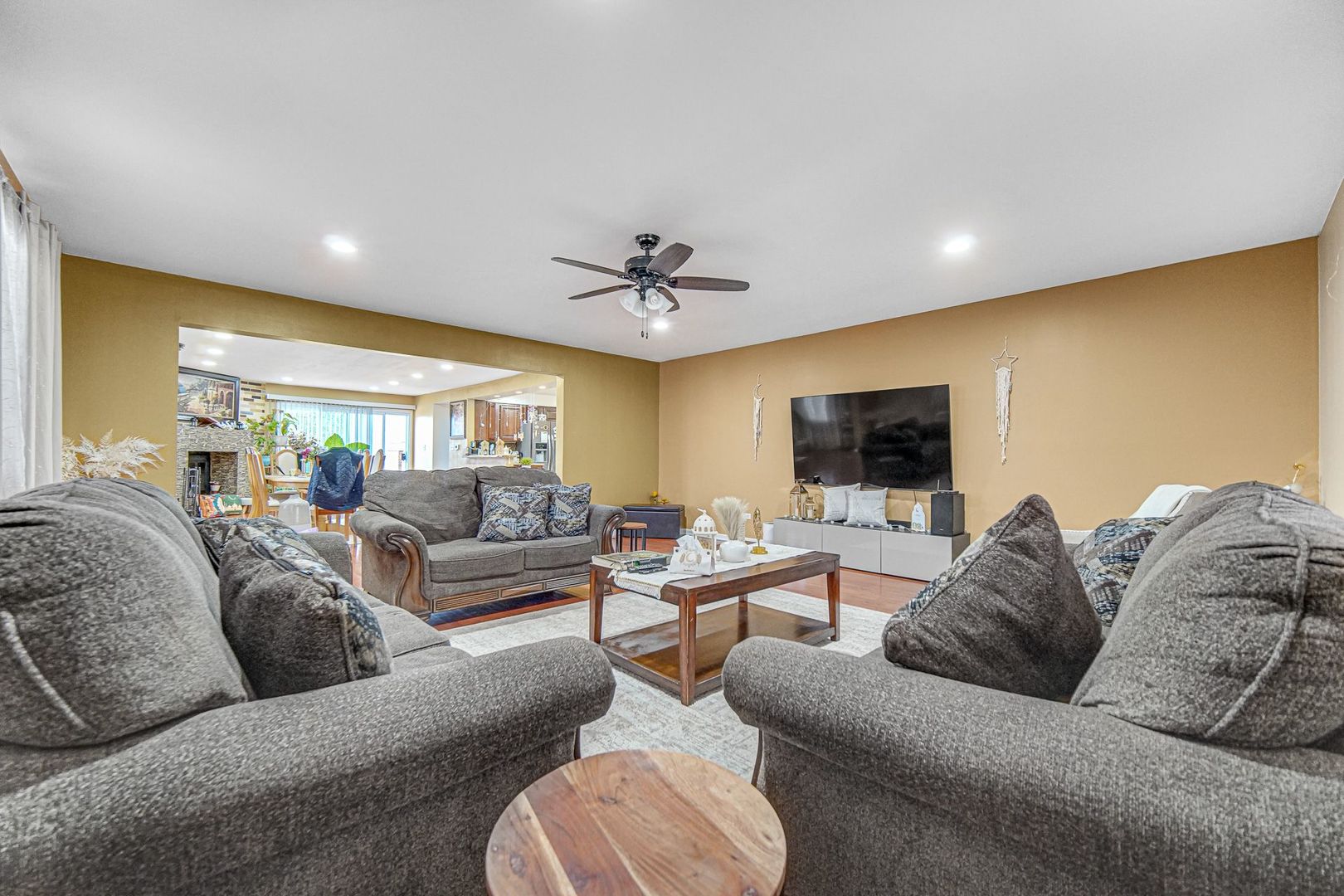 10513 SUN VALLEY Court, Palos Hills, IL 60465