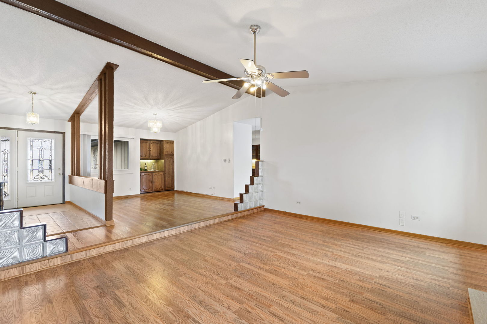 1224 Hialeah Lane, Hanover Park, IL 60133