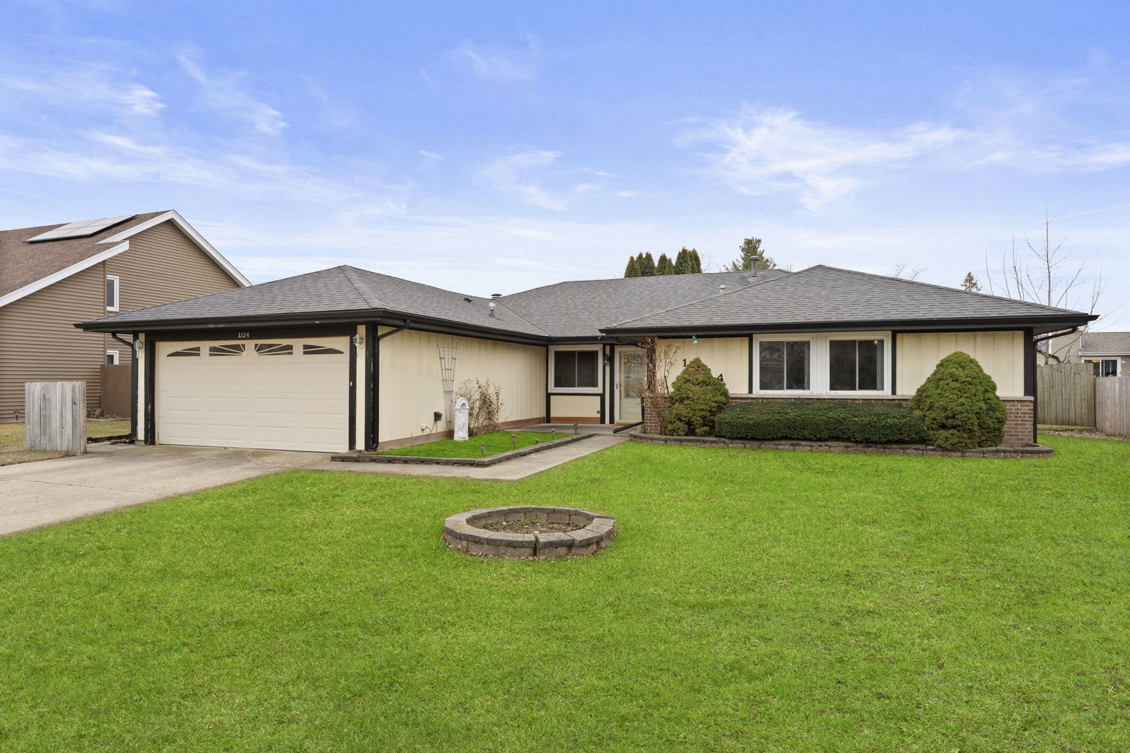 1224 Hialeah Lane, Hanover Park, IL 60133