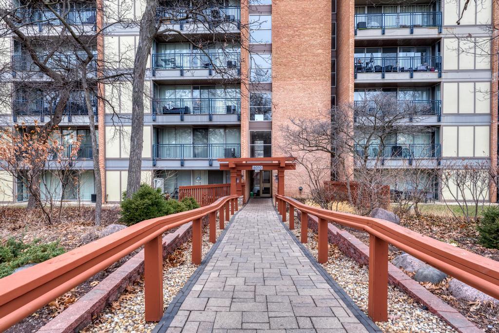 6010 Oakwood Drive #3B, Lisle, IL 60532