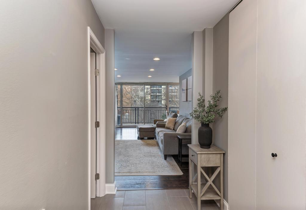 6010 Oakwood Drive #3B, Lisle, IL 60532