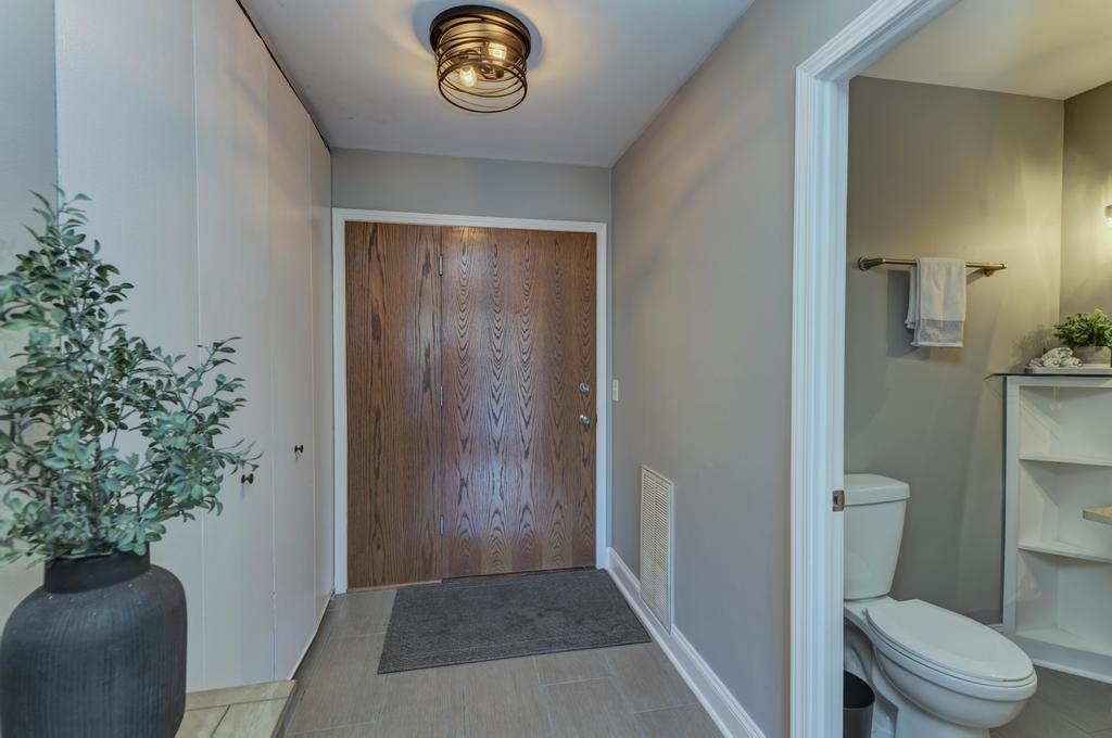 6010 Oakwood Drive #3B, Lisle, IL 60532