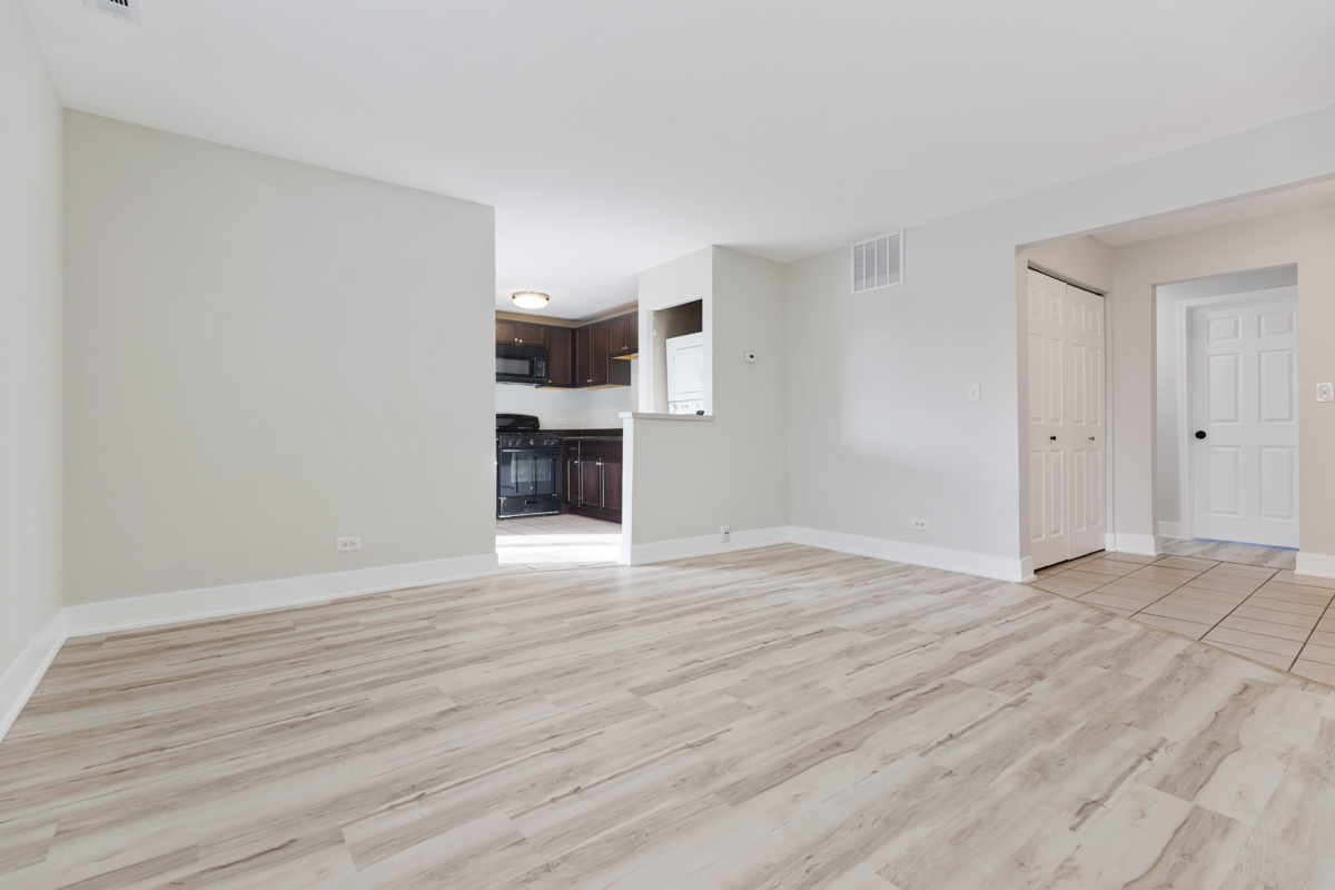 3 N Victoria Lane #B, Streamwood, IL 60107