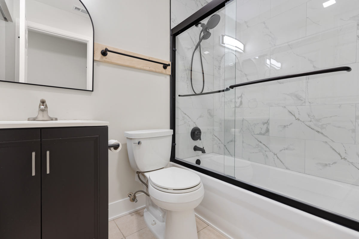 3 N Victoria Lane #B, Streamwood, IL 60107