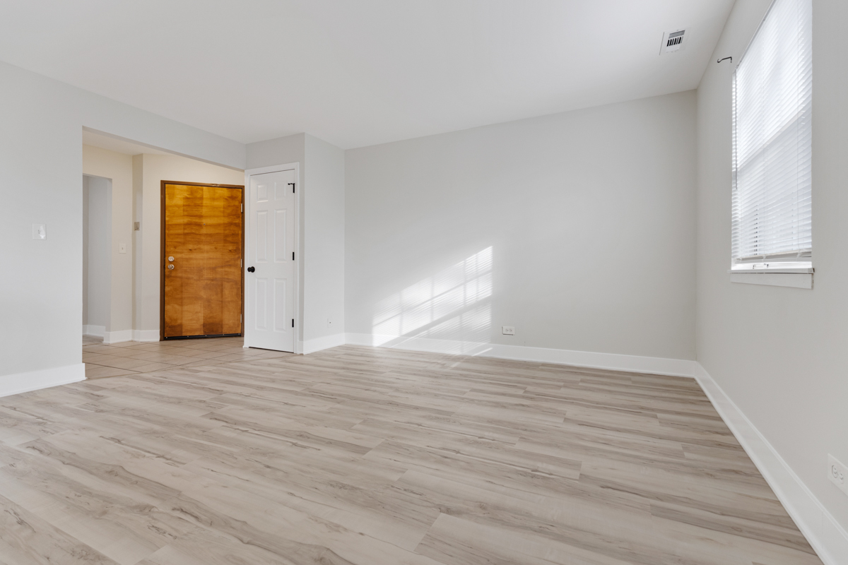 3 N Victoria Lane #B, Streamwood, IL 60107