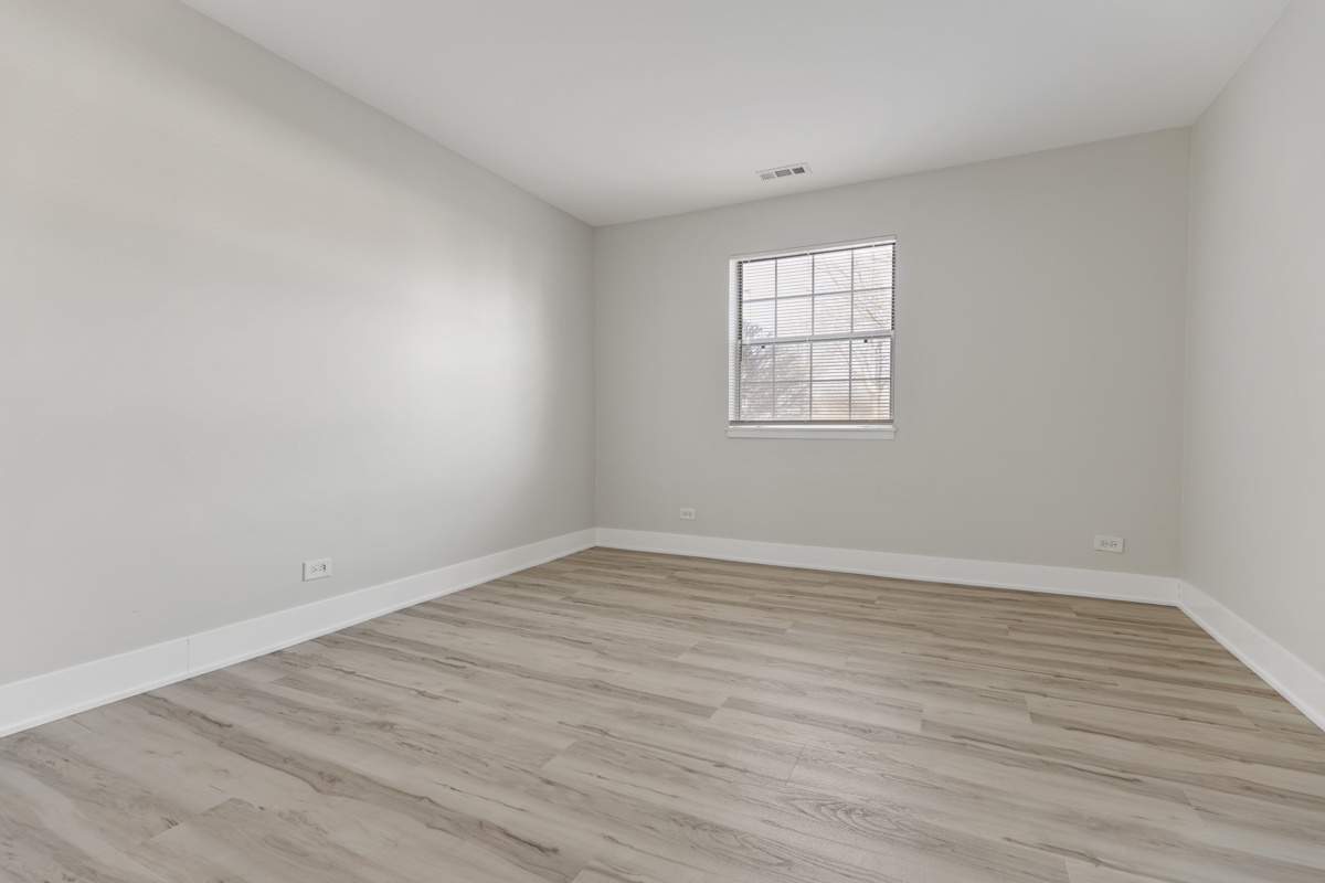 3 N Victoria Lane #B, Streamwood, IL 60107