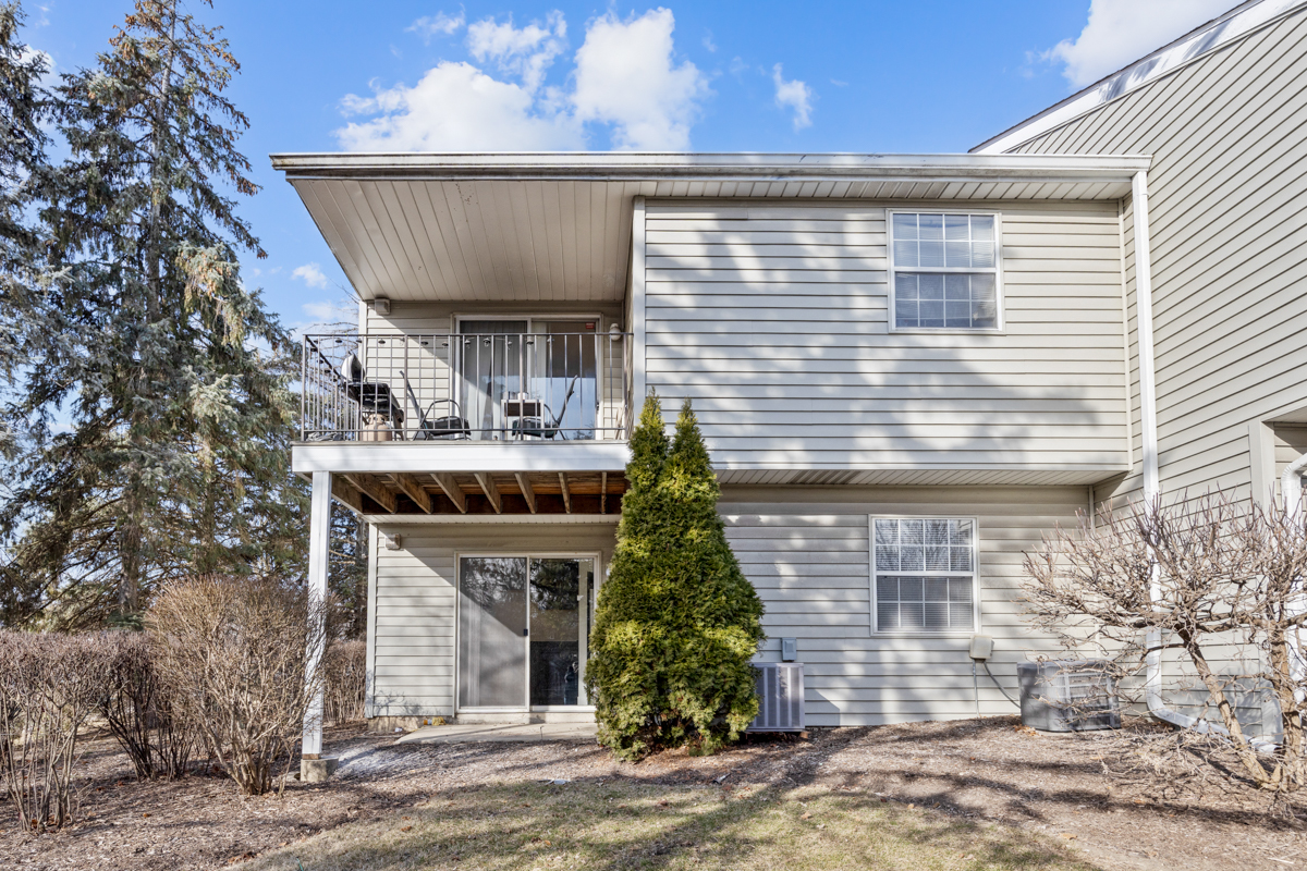 3 N Victoria Lane #B, Streamwood, IL 60107