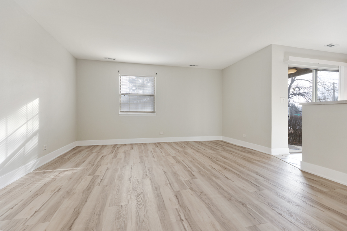 3 N Victoria Lane #B, Streamwood, IL 60107