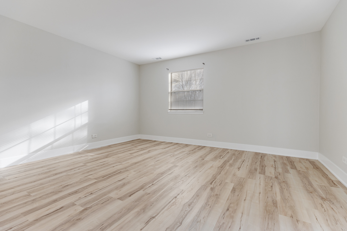 3 N Victoria Lane #B, Streamwood, IL 60107