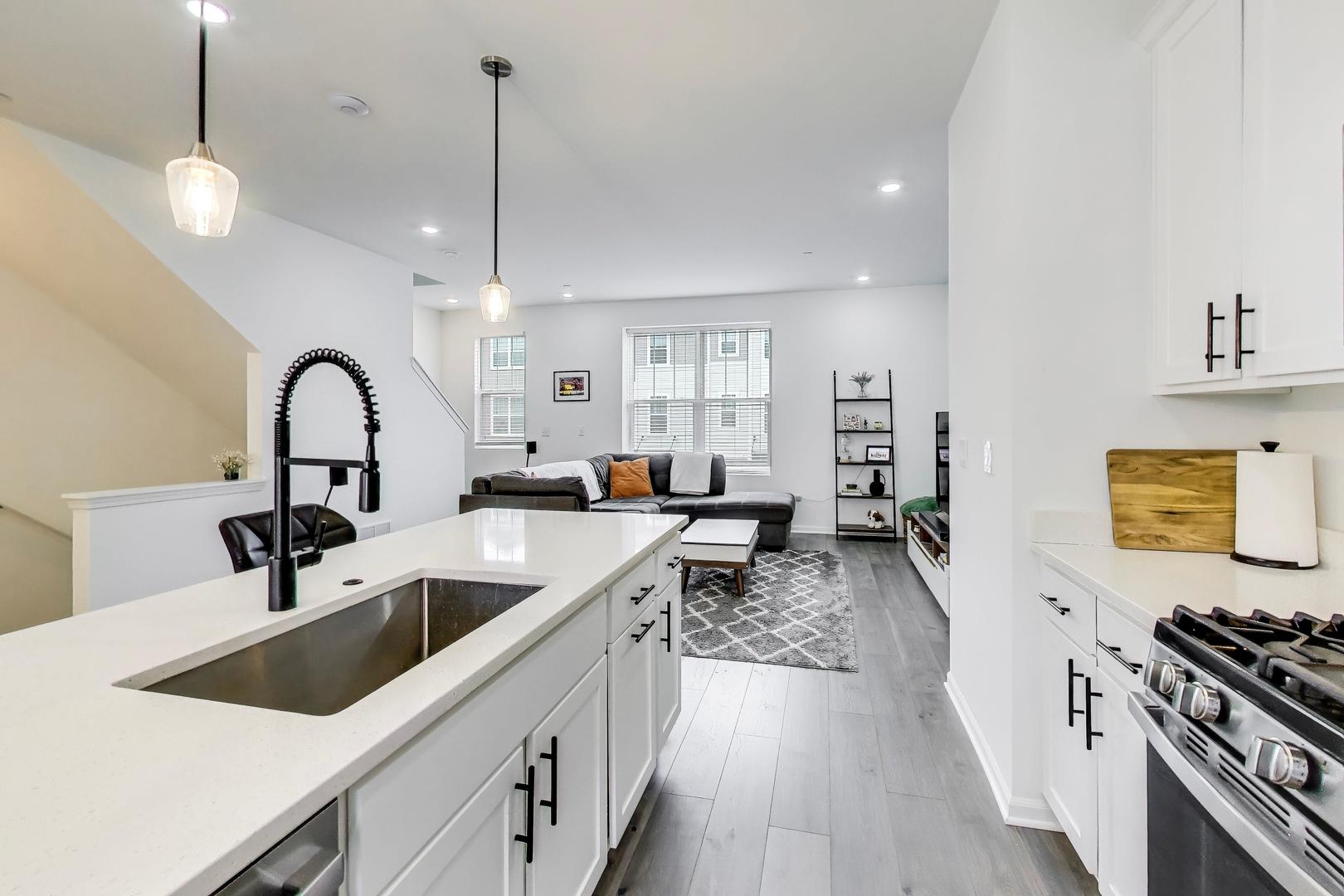 1541 Cooper Street, Des Plaines, IL 60018