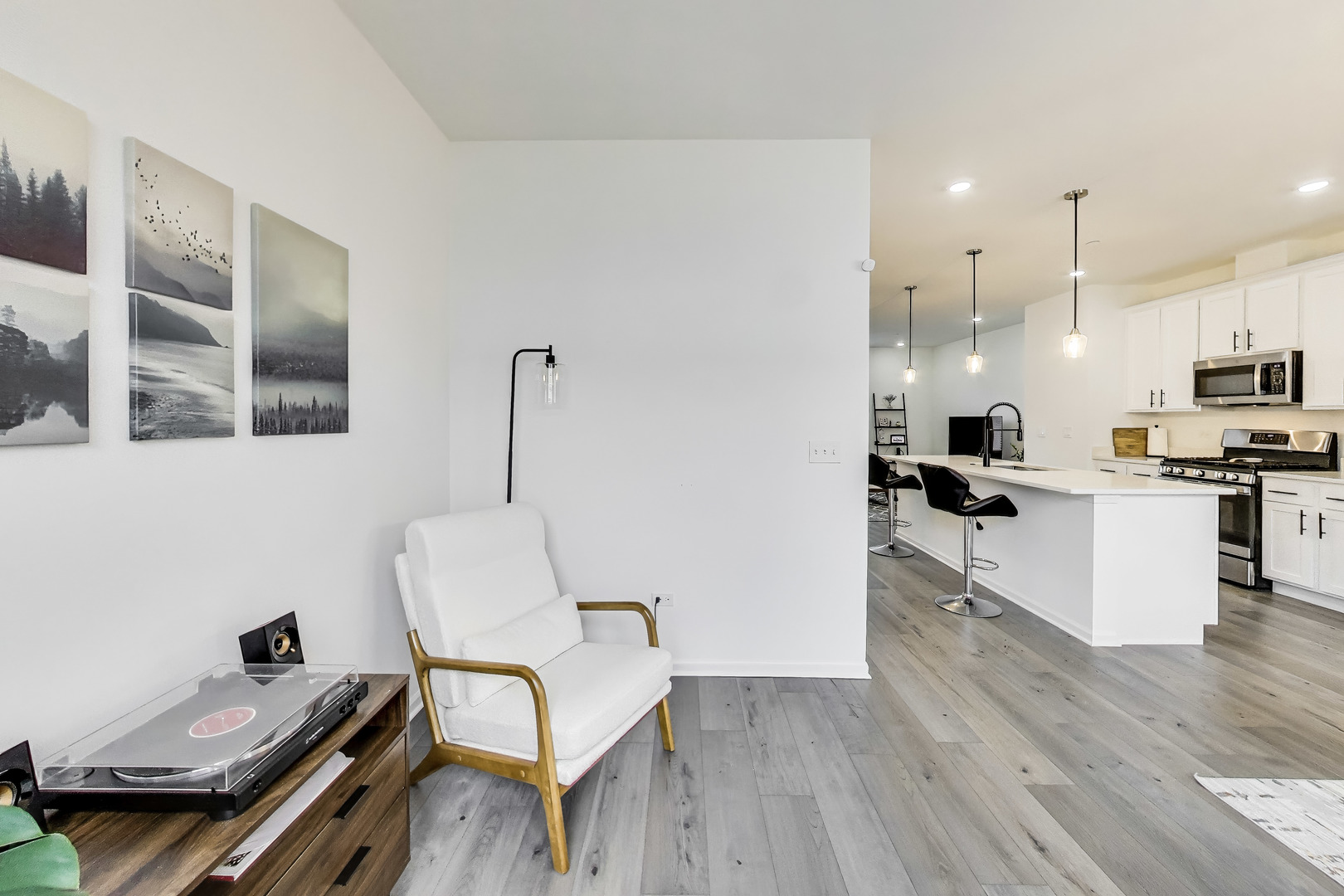 1541 Cooper Street, Des Plaines, IL 60018