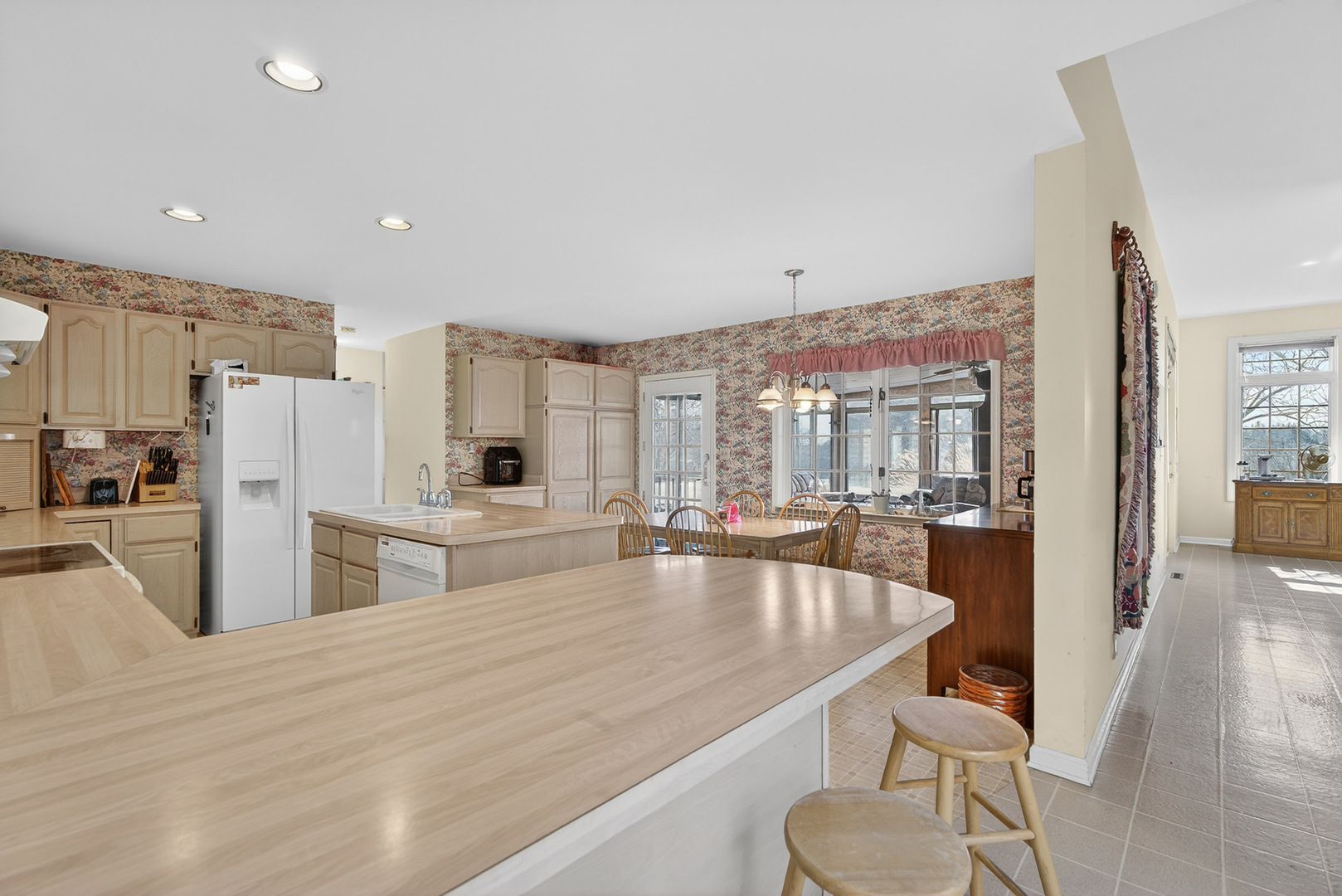 25651 W Illinois Route 60 Highway, Grayslake, IL 60030